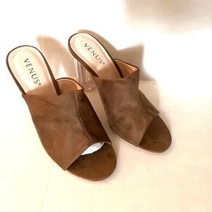 Venus Faux Suede round clear heel size 7.5